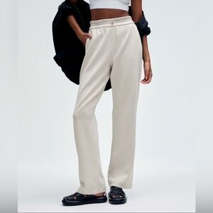 Lululemon softstreme high rise pant bone size 8